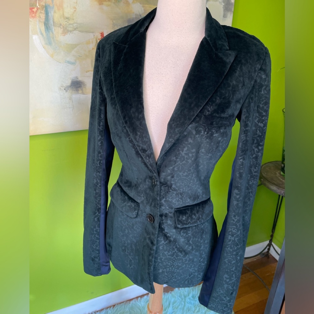 Stunning velvet blazer dark green